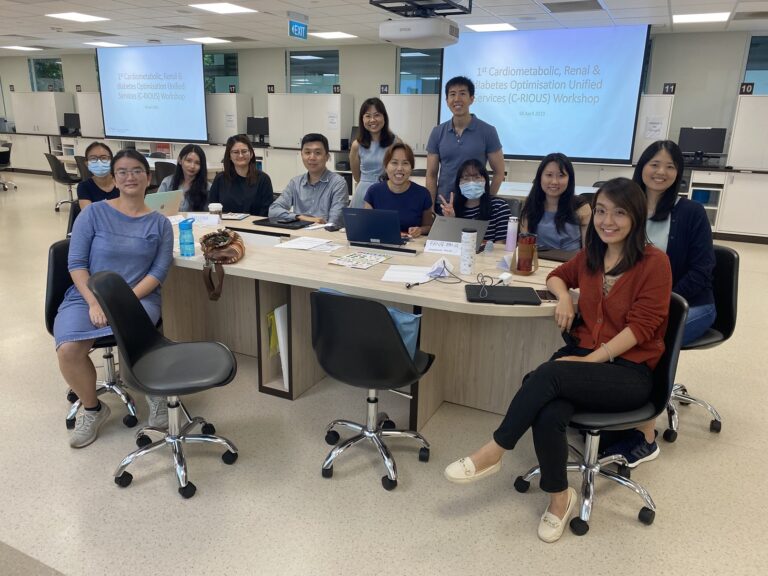 Group photo with Dr Ester Yeoh (Senior Consultant, Admiralty Medical Centre) and Dr Leroy Koh (NUS Pharmacy faculty)
