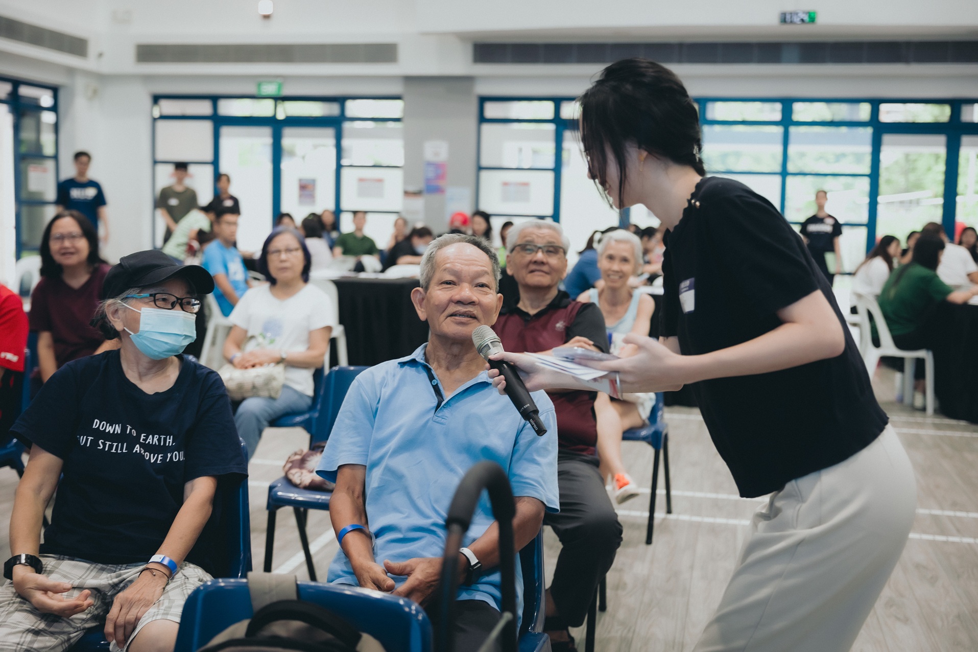 Participants answering post-talk quizzes administered by Mr Ong Jia Yi (Y1 BPharm) and Ms He Pengfan (Y1 BPharm) with great enthusiasm